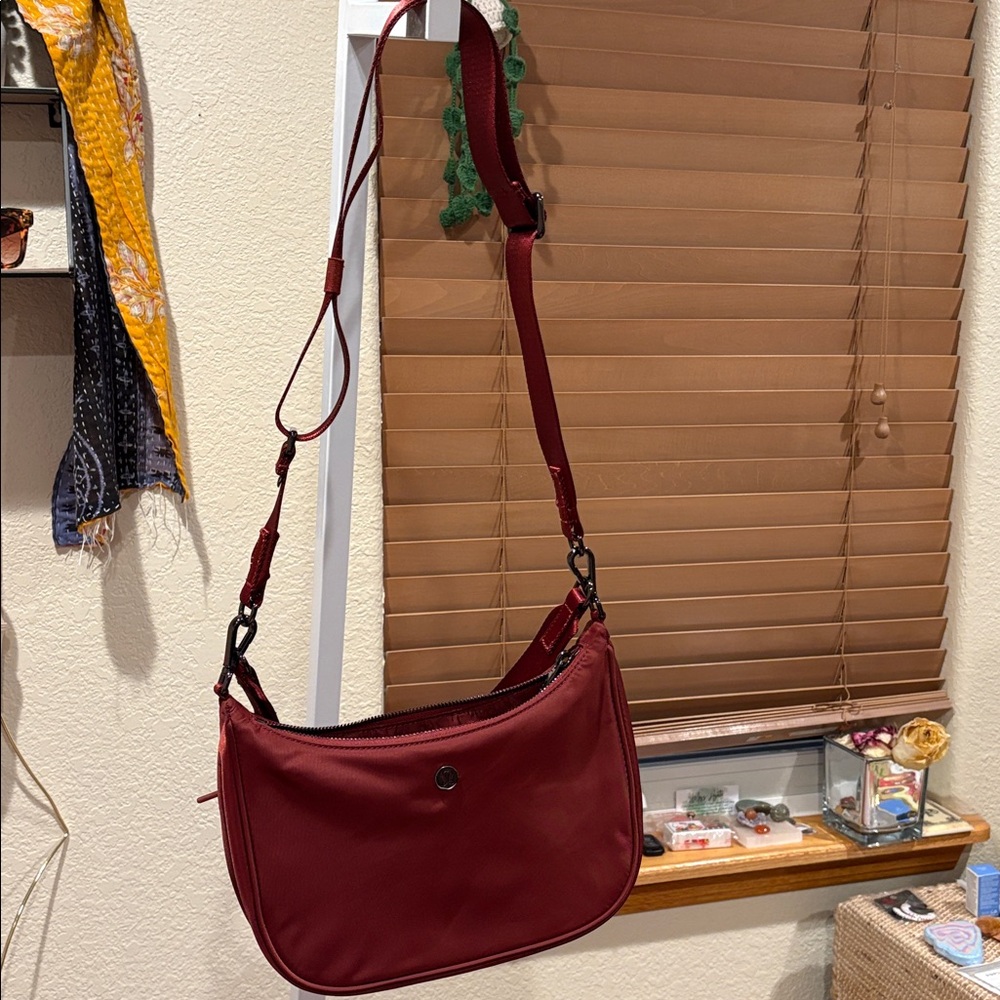 Lululemon City Essentials Crossbody Color: “Rockwood” NWOT /Never Used!🤎❤️